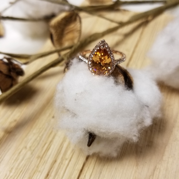 💍💍Breathtaking! Pear Shape Apricot/Clear CZ Ring in ROSE GOLD plating💍💍 - Picture 6 of 14